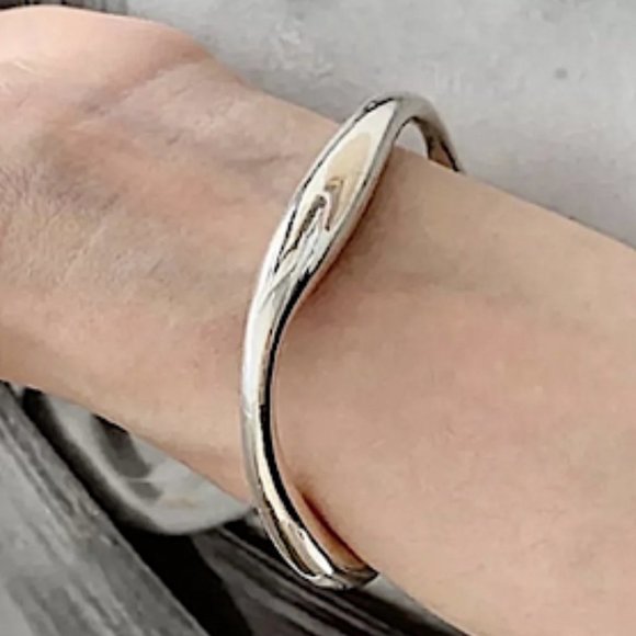 NEW STERLING SILVER ASYMMETRIC BANGLE BRACELET - Picture 8 of 8